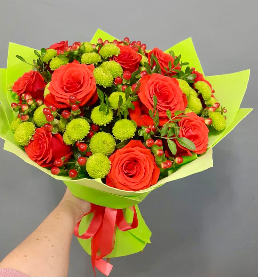 Букет цветов из: Хризантемы и Розы в посёлок центральной усадьбы совхоза Синичино