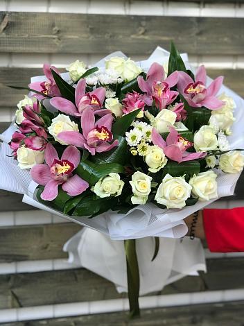 Букет цветов из: Розы и Хризантемы в посёлок центральной усадьбы совхоза Синичино