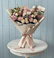 Букет цветов из:  Розы и Лизиантусы в посёлок центральной усадьбы совхоза Синичино