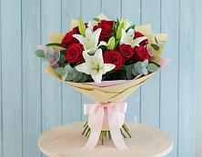 Букет цветов из:  Лилии и Розы в посёлок центральной усадьбы совхоза Синичино