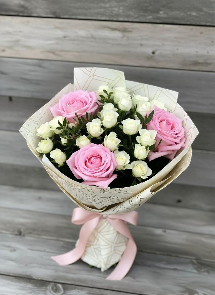 Букет цветов из: Розы в посёлок центральной усадьбы совхоза Синичино