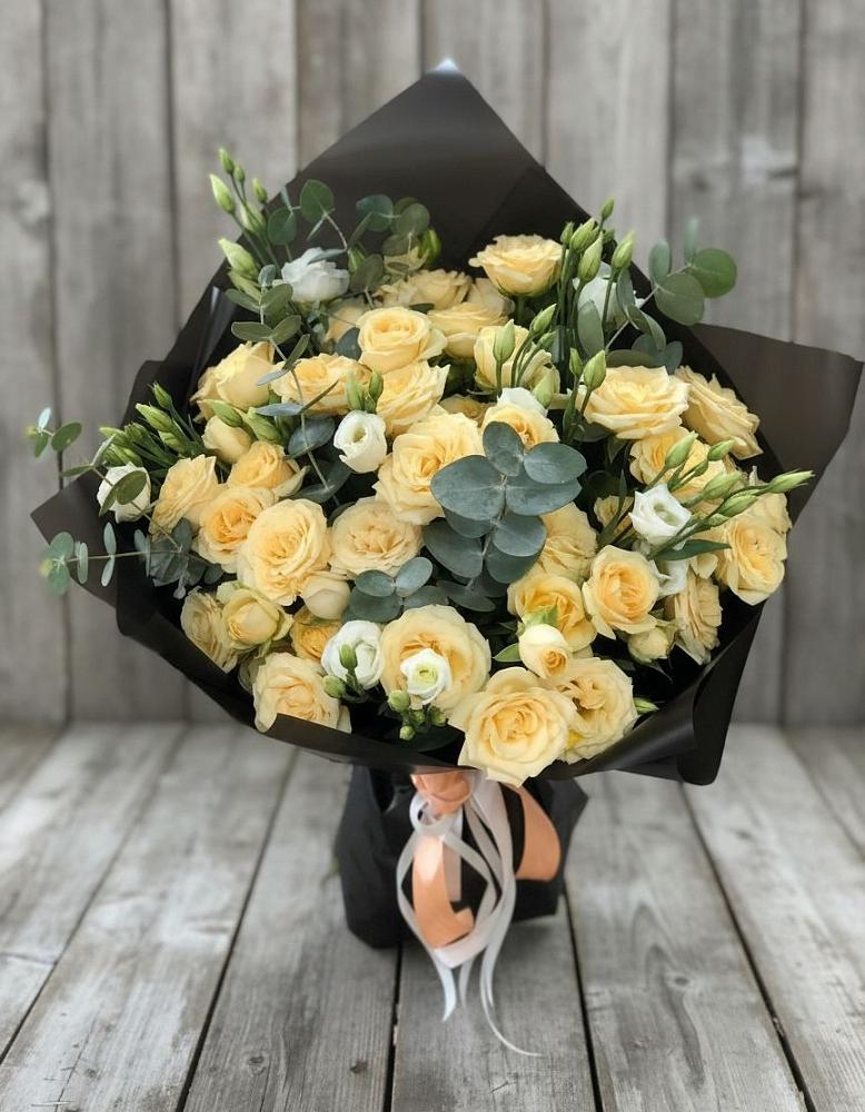 Букет цветов из: Розы и Лизиантусы в посёлок центральной усадьбы совхоза Синичино