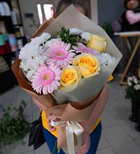Букет цветов из:  Герберы, Розы и Хризантемы в посёлок центральной усадьбы совхоза Синичино