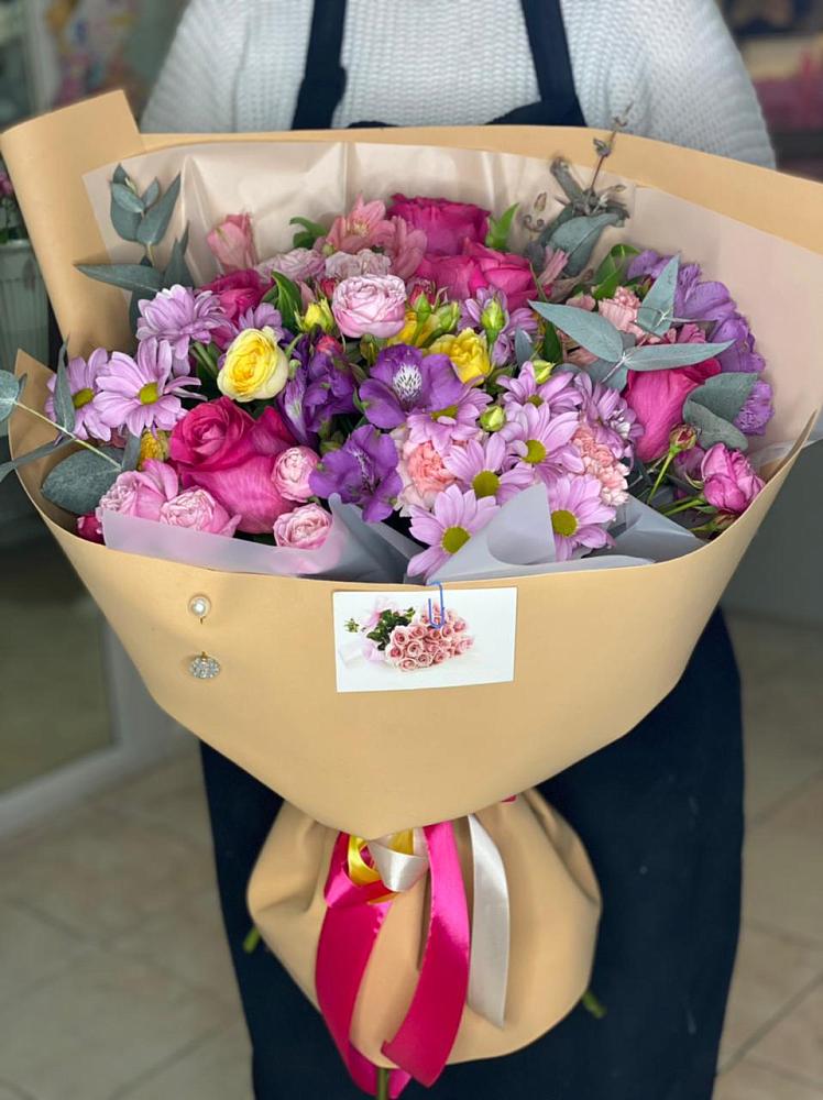 Букет цветов из: Хризантемы, Гвоздики и Альстромерии в посёлок центральной усадьбы совхоза Синичино