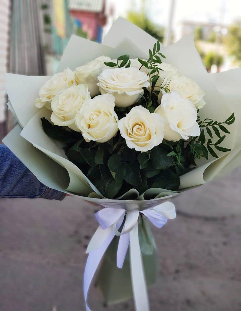 Букет Белые розы Проуд в посёлок центральной усадьбы совхоза Синичино