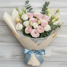 Букет цветов из:  Лизиантусы в посёлок центральной усадьбы совхоза Синичино