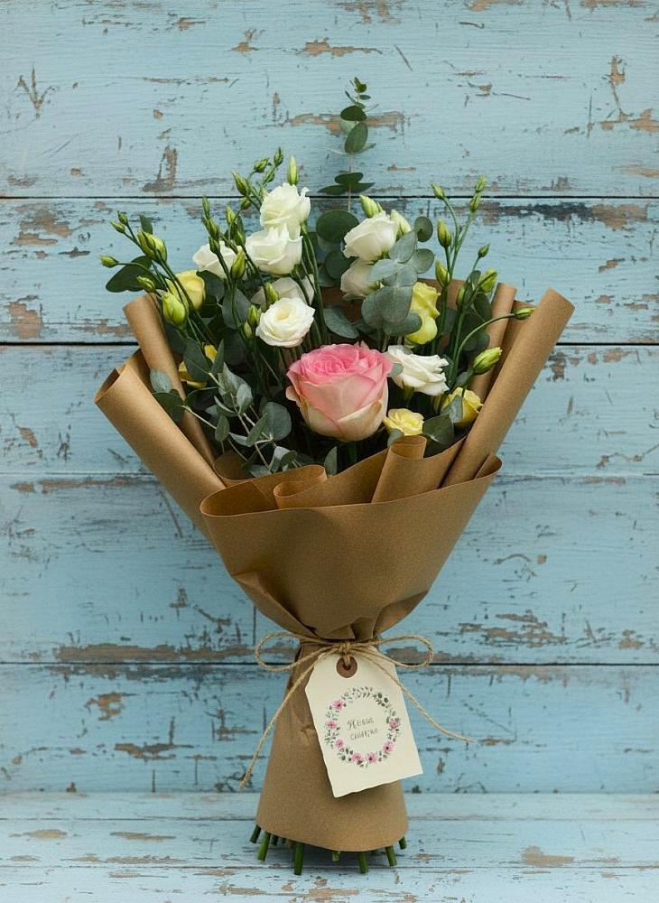 Букет цветов из: Розы и Лизиантусы в посёлок центральной усадьбы совхоза Синичино