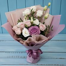 Букет цветов из:  Розы и Лизиантусы в посёлок центральной усадьбы совхоза Синичино
