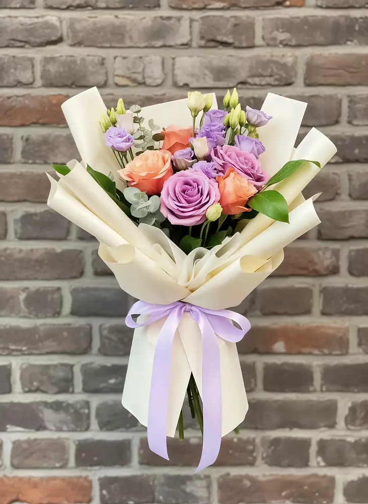 Букет цветов из: Лизиантусы и Розы в посёлок центральной усадьбы совхоза Синичино