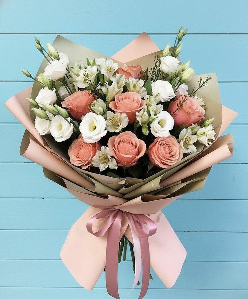 Букет цветов из: Розы, Альстромерии и Лизиантусы в посёлок центральной усадьбы совхоза Синичино