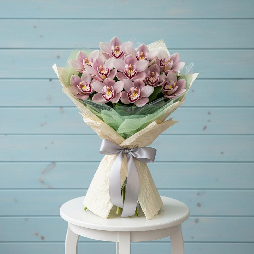 Букет цветов из: Орхидеи и Розы в посёлок центральной усадьбы совхоза Синичино