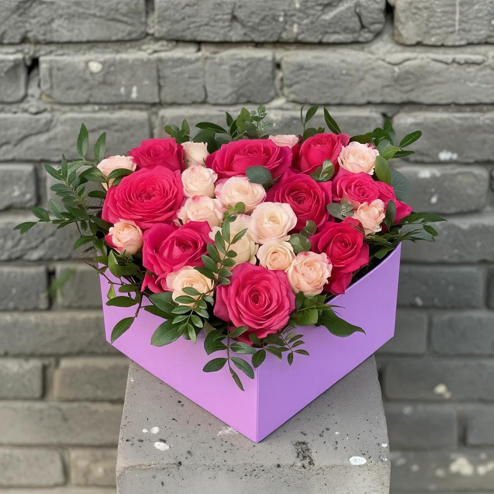 Цветочная композиция из Розы в коробке в посёлок центральной усадьбы совхоза Синичино