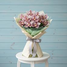 Букет цветов из:  Орхидеи и Розы в посёлок центральной усадьбы совхоза Синичино
