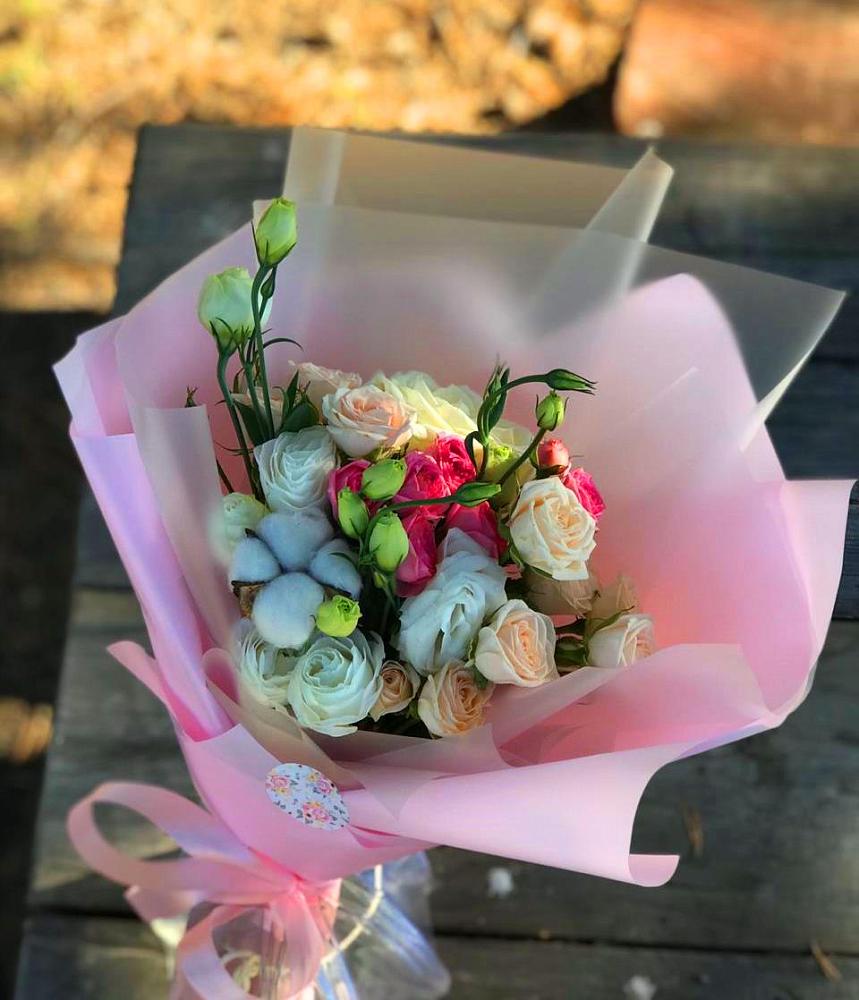 Букет цветов из: Розы и Лизиантусы в посёлок центральной усадьбы совхоза Синичино