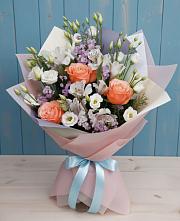 Букет цветов из:  Лизиантусы, Розы, Альстромерии и Гипсофила в посёлок центральной усадьбы совхоза Синичино