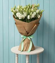 Букет цветов из:  Лизиантусы в посёлок центральной усадьбы совхоза Синичино