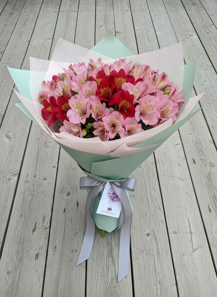 Букет цветов из: Альстромерии в посёлок центральной усадьбы совхоза Синичино