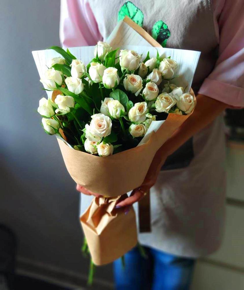 Букет цветов из: Розы в посёлок центральной усадьбы совхоза Синичино