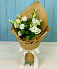 Букет цветов из:  Хризантемы и Лизиантусы в посёлок центральной усадьбы совхоза Синичино