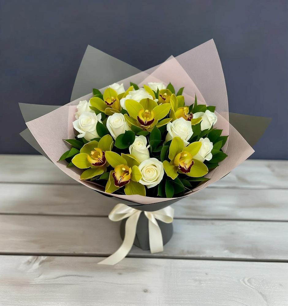 Букет цветов из: Орхидеи и Розы в посёлок центральной усадьбы совхоза Синичино