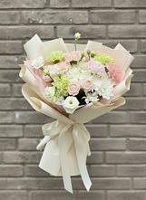 Букет цветов из:  Гвоздики, Розы, Лизиантусы и Хризантемы в посёлок центральной усадьбы совхоза Синичино