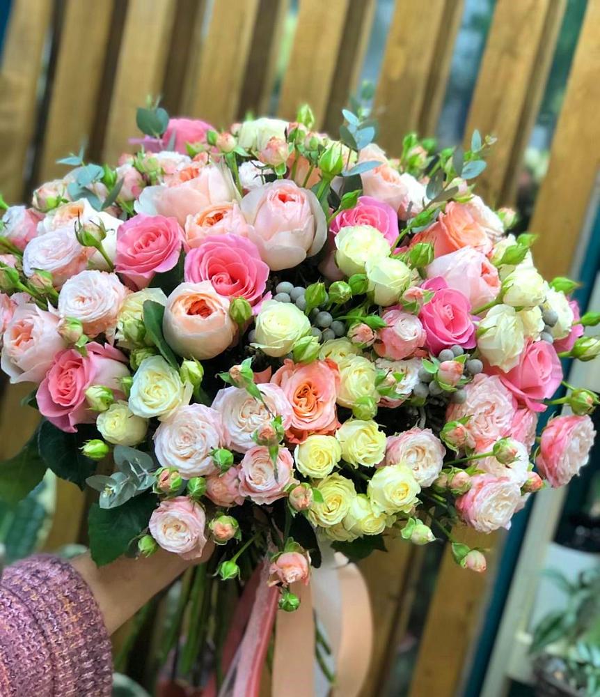 Букет цветов из: Розы в посёлок центральной усадьбы совхоза Синичино