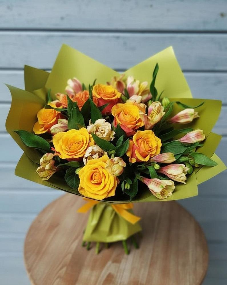 Букет цветов из: Альстромерии и Розы в посёлок центральной усадьбы совхоза Синичино