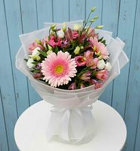 Букет цветов из:  Герберы, Альстромерии и Лизиантусы в посёлок центральной усадьбы совхоза Синичино