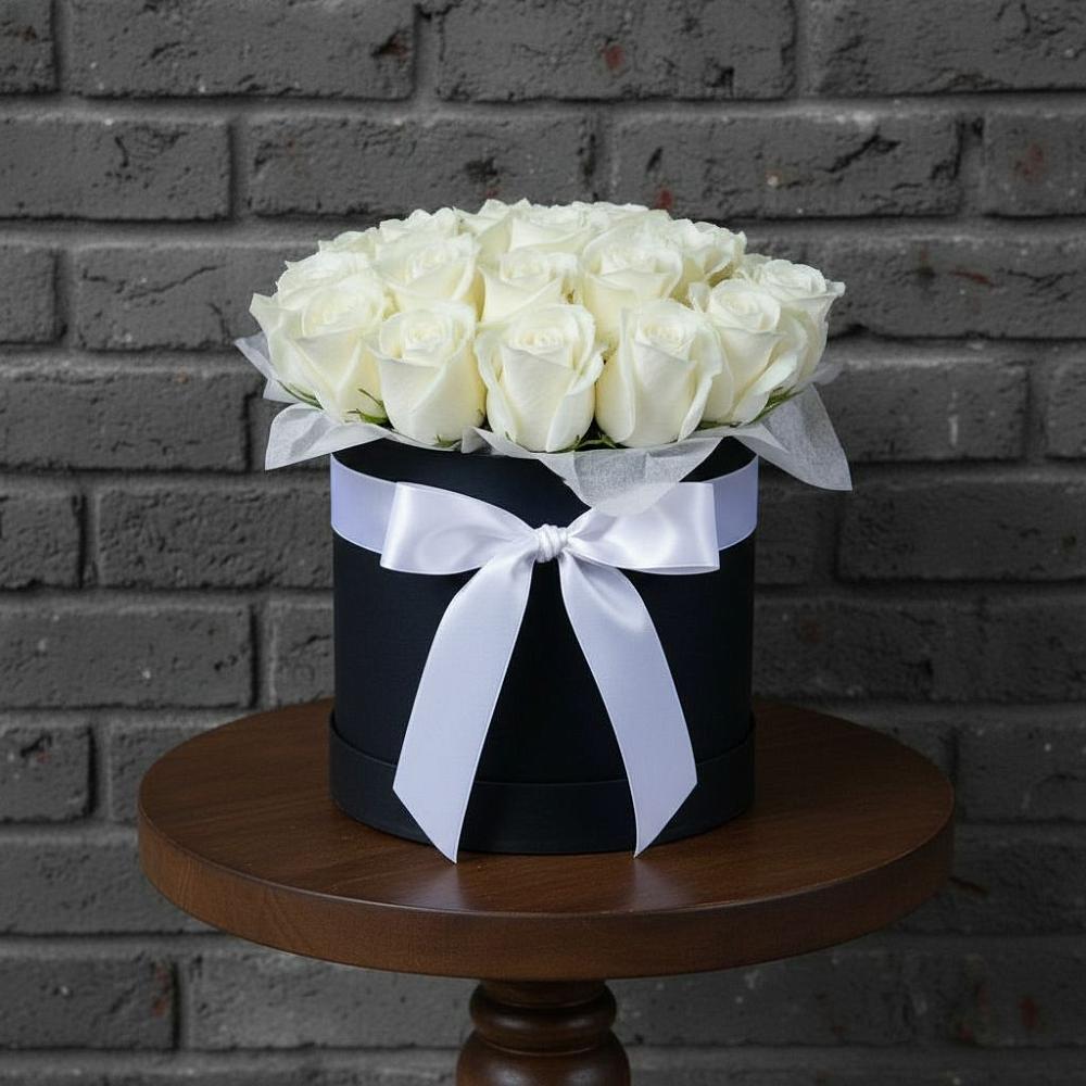 Цветочная композиция из Розы в шляпной коробке в посёлок центральной усадьбы совхоза Синичино