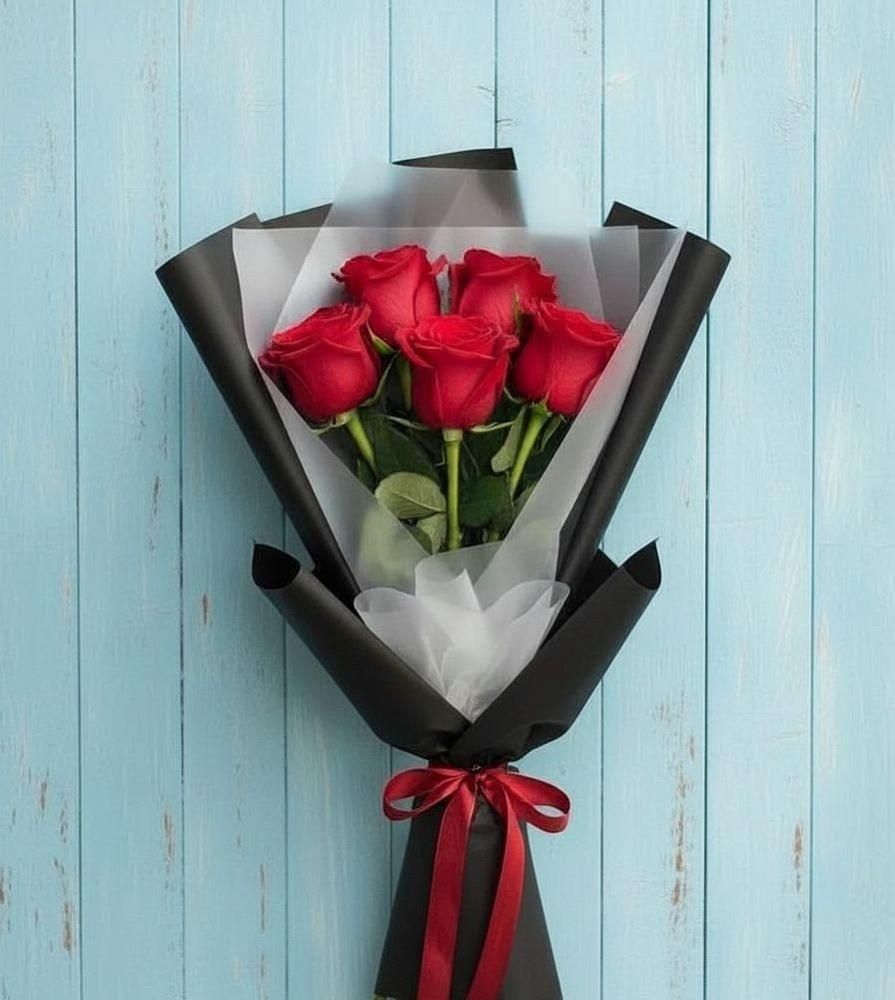 Букет цветов из: Розы в посёлок центральной усадьбы совхоза Синичино