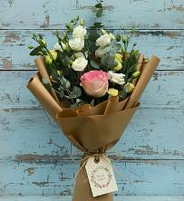 Букет цветов из:  Розы и Лизиантусы в посёлок центральной усадьбы совхоза Синичино