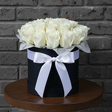 Цветочная композиция из Розы в шляпной коробке в посёлок центральной усадьбы совхоза Синичино