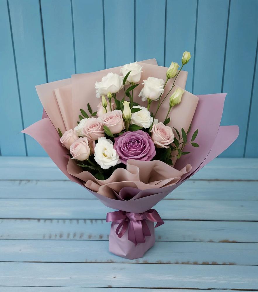 Букет цветов из: Розы и Лизиантусы в посёлок центральной усадьбы совхоза Синичино