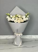 Букет цветов из:  Розы и Лизиантусы в посёлок центральной усадьбы совхоза Синичино